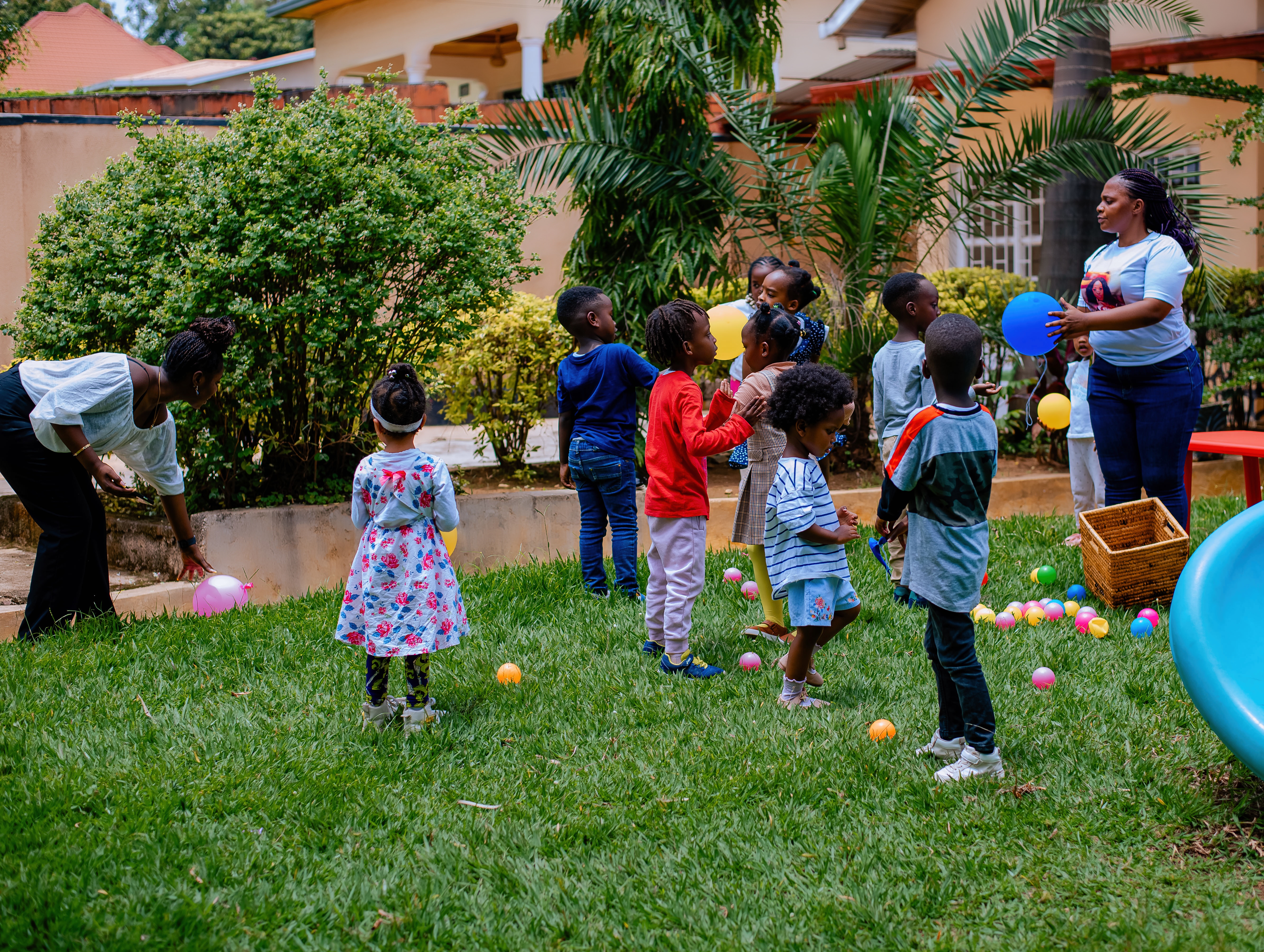 Élèves heureux à Homey Land